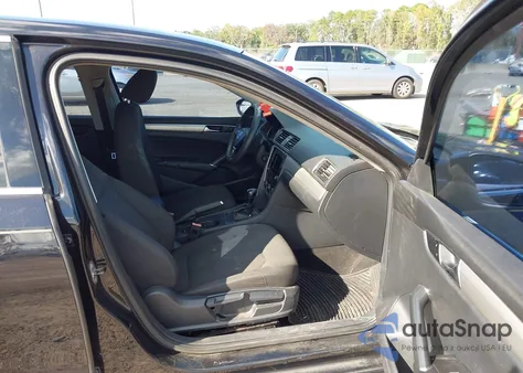 2017 Volkswagen Passat 1.8T S из США, поврежденный, VIN 1VWAT7A34HC072033